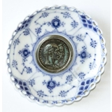 Musselmalet, helblonde, lysmanchet med mønt 2 krone Christian IX Dronning Louise