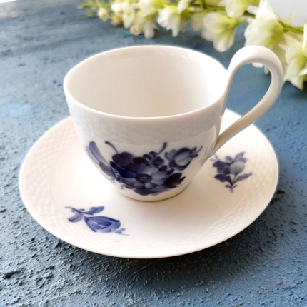 Blaue Blume, glatt, Tasse  mit hohem Henkel und Untertasse Nr. 10/8193, Royal Copenhagen