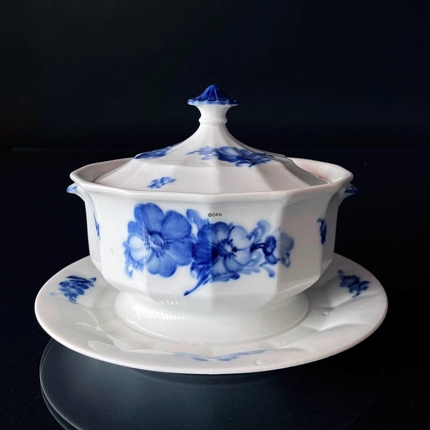 Blue Flower, angular, round small lidded dish with saucer/Sauce terrine no. 10/8602