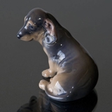 Dachshund sitting on its side, Royal Copenhagen hunde figurine no. 3140