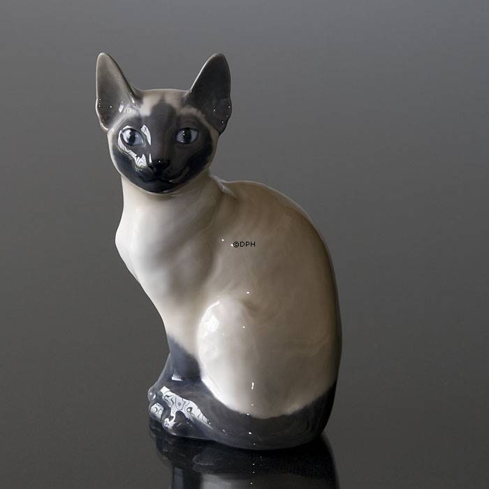 forhistorisk anekdote barriere Siamese Cat looking to the side, Royal Copenhagen figurine no. 3281 or 142  | No. 1020142 | Alt. R3281 | Theodor Madsen | DPH Trading