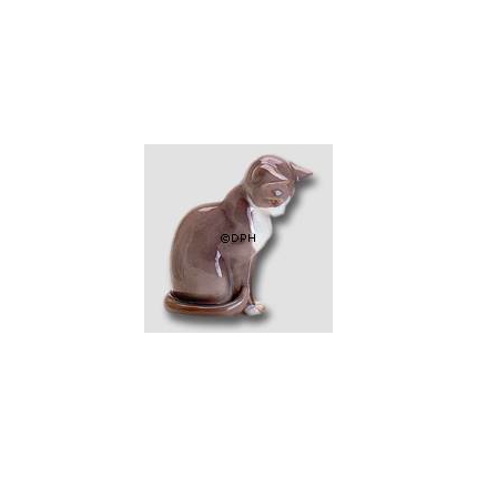 Grey cat, Bing & Grondahl cat figurine no. 2454 or 500