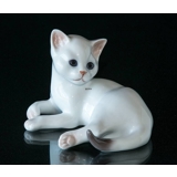 Liggende hvid kattekilling, Bing & Grøndahl katte figur nr. 2504