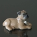 Boxer glücklich mit seinem Knochen, Royal Copenhagen Hund Figur Nr. 748