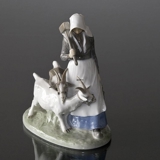 Pige med geder, Royal Copenhagen figur nr. 694