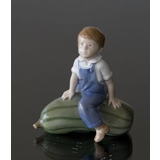 Junge mit Kürbis, Royal Copenhagen Figur Nr. 4539