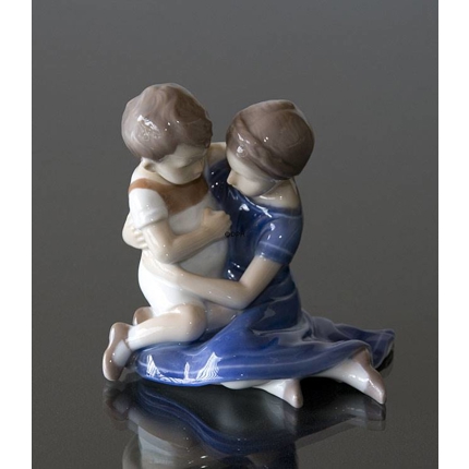 Children playing embracing, Bing & Grondahl figurine no. 1568 or 403