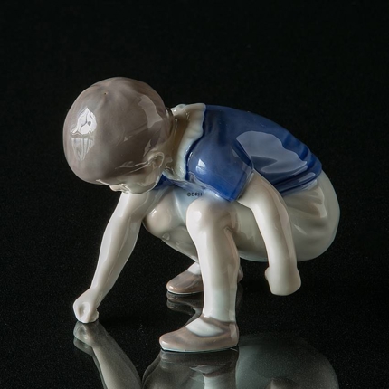 Dickie, Boy squatting picking up something, Bing & Grondahl figurine no. 1636 or 412