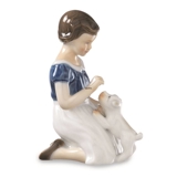 Pige med hundehvalp, Bing & Grøndahl figur nr. 2316