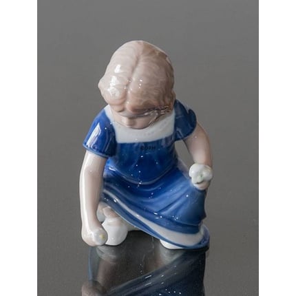 Else picking Flowers, Girl squatting, Royal Copenhagen figurine no. 672