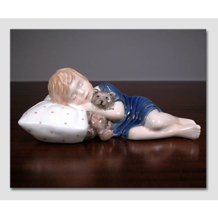 Else Sleeping, Girl lying with Teddy, figurine no. 675