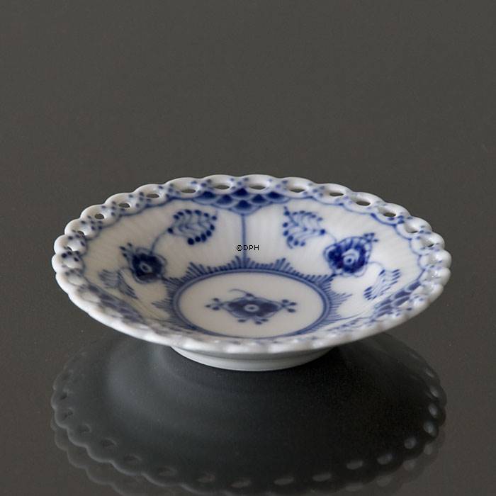 Blue Fluted, Full Lace, round small dish no. 1/1004 or 330, Royal