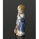 Oscar, Dreng i nattøj med bamse. Figur i Royal Copenhagens serie af minibørn nr. 005