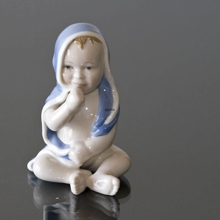 Siddende baby, dreng, Royal Copenhagen figur nr. 022