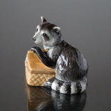 Racoon plundering Lunchbox, Royal Copenhagen figurine
