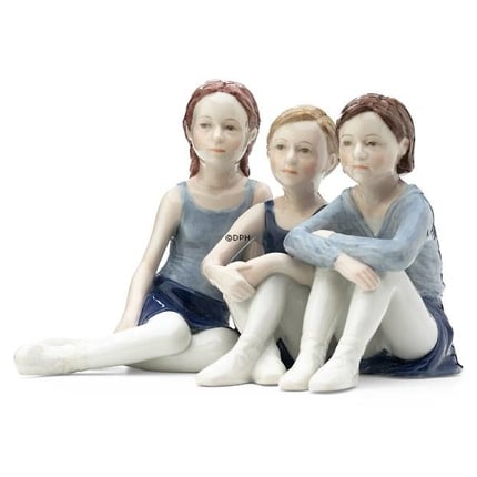 Drei Ballarinen sitzen, Ballerina, Royal Copenhagen Figur Nr. 136