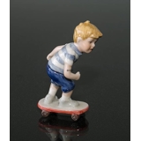 Mini Sommer og Vinterbørn, dreng på skateboard, Royal Copenhagen figur nr. 266