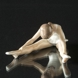 Sitzende Ballerina nach vorne gebeugt, Royal Copenhagen Figur Nr. 329