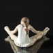Sitzende Ballerina nach vorne gebeugt, Royal Copenhagen Figur Nr. 329