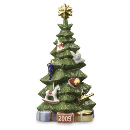 Årets Juletræ 2009, med julepynt og guldstjerne i toppen