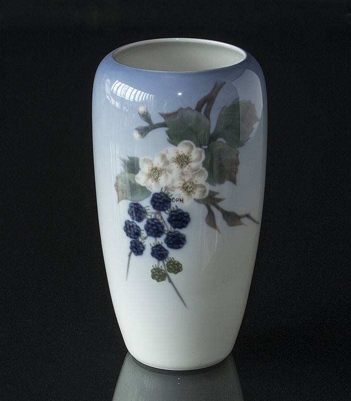 Vase with blackberries, Royal Copenhagen No. 288-1049 no. 735