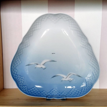 Mågestel uden guld, trekantet asiet nr. 354 eller 40, 23cm