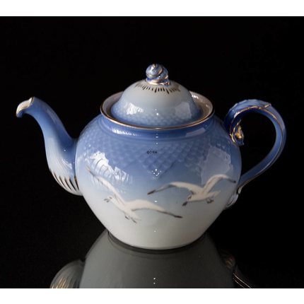 Seagull Service with gold teapot no. 135 or 354, capacity 7.5 dl.