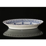 Empire tableware Oval dish with lace 23cm