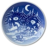 2005 Royal Copenhagen Plate, Winter Series, The snowmen at an outing in the woods by moonlight, 2005