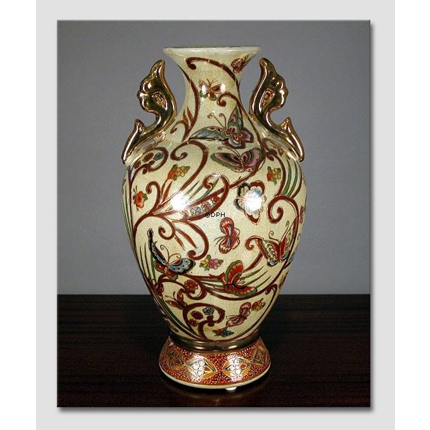 Kinesisk vase med sommerfugl