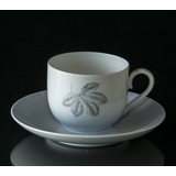 Løvfald kaffekop med underkop. Bing & Grøndahl nr. 102 (kop Ø7cm H:6cm)