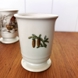 Krus med Wiberg nisse der laver æbleskiver, Royal Copenhagen nr. 5-5436