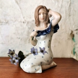 Young Lady with daisies in spotted dress, Karen, Royal Copenhagen figurine