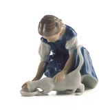 Pige med drikkende kat, mini figur, Royal Copenhagen