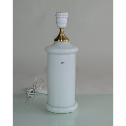 Hvid bordlampe i glas med messing montering uden lampeskærm (Ligner Holmegaard apoteker)