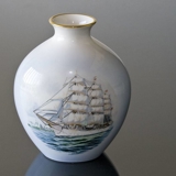 Windjammer Vase mit dem Schulschiff Danmark, Bing & Gröndahl Nr. 55251