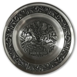 1997 Astri Holthe Norwegian Pewter Christmas plate, A Joyful Visitor before Christmas