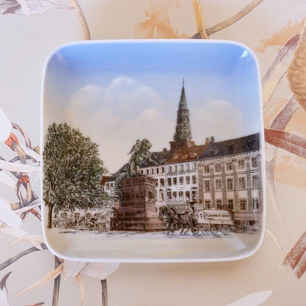 Schale mit Statue, Bing & Gröndahl Nr. 1558-455