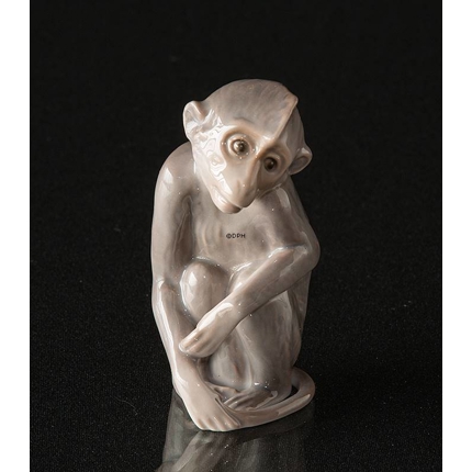 Lille siddende abe, Bing & Grøndahl figur Nr. 1667