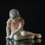 Boy sitting sadly looking at the ground i brown shirt, Bing & Grondahl figurine