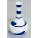 Hvid vase med blågrønt mønster, Bing & Grøndahl nr. 168-5143