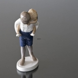 Dreng med pige over skulder, Bing & Grøndahl figur nr. 1848