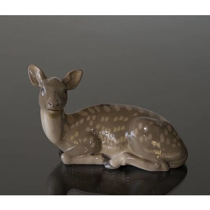 Deer lying down looking to the side, Bing & Grondahl figurine No. 1930