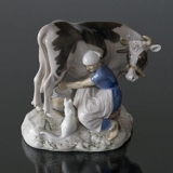 Milkmaid milking a cow while the cat looks on, Bing & Grondahl figurine no. 1021443 / 2017