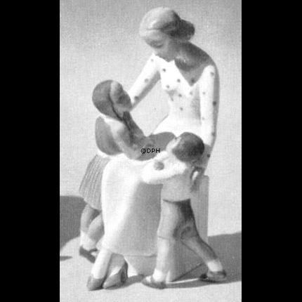 Mother with children, Bing & Grondahl figurine no. 2196