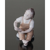 Please help, Mummy, boy sitting with shoe - with brown trousers, Bing & Grondahl figurine No. 2275