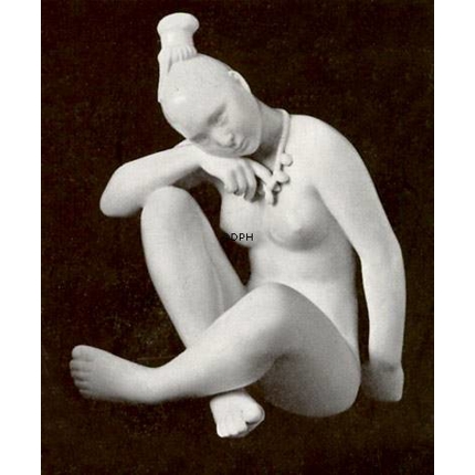 Siddende hvid nøgen kvinde, Bing & Grøndahl figur nr. 2281