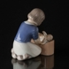Mädchen liegt sanft die Puppe in den Korb, Bing & Gröndahl Figur Nr. 2307