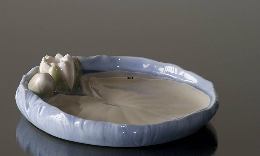 B&G Bing & Grondahl Porcelain Lily Pad Dish 7 1/4” Waterlily 2360 Plate Bowl 