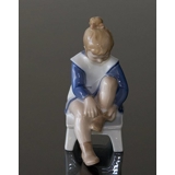 Marianne, girl tying shoelace, Bing & Grondahl figurine no. 1021491 / 2373